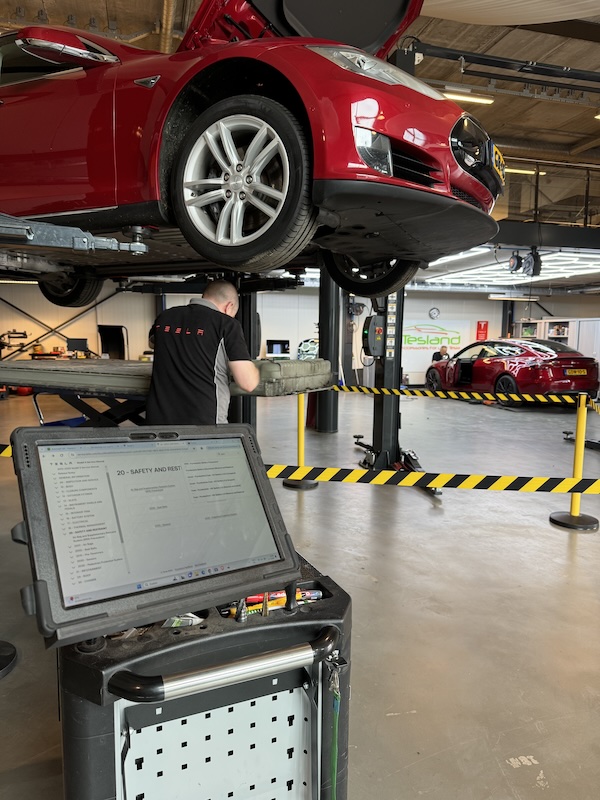 Tesla Service Center